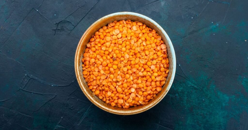 Parents use urad dal for weight gain in their kids. Here are the nutritional profile, ways to incorporate ue=rad dal in your diet and tips for maximizing weight gain with urad dal.