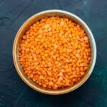 Parents use urad dal for weight gain in their kids. Here are the nutritional profile, ways to incorporate ue=rad dal in your diet and tips for maximizing weight gain with urad dal.